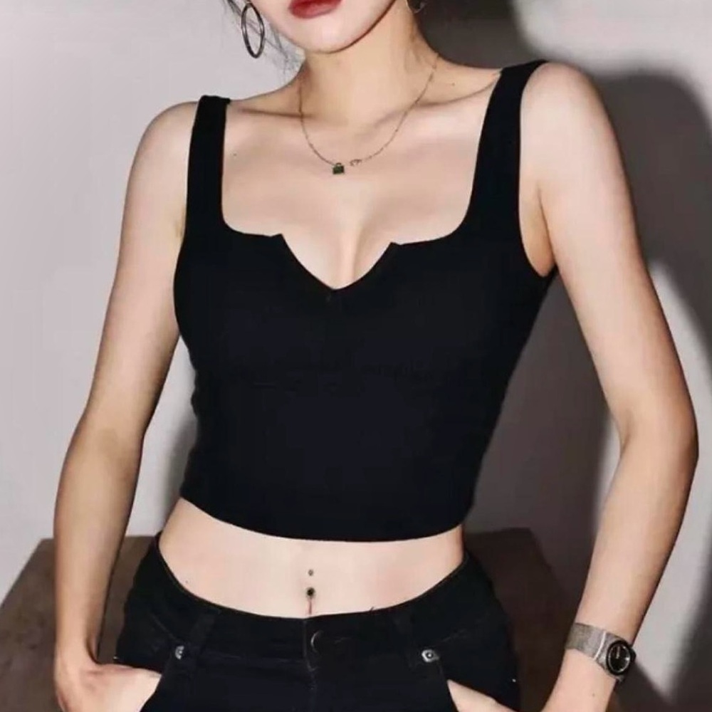 U-Cut Hem Notched Cropped Tank Top with Ribbed Texture